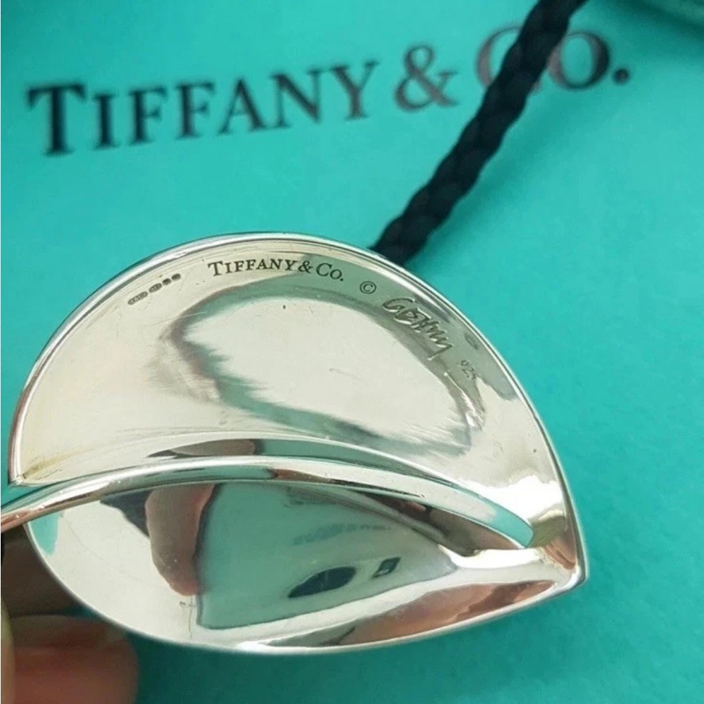 Tiffany & Co. 💯% Auth Rare Lrg  Frank Gehry Heart Pendant Necklace w/Box ✨EUC✨ - Picture 2 of 5